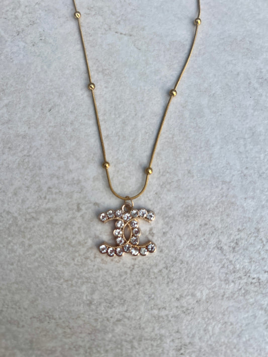 Large rhinestone pendant necklace